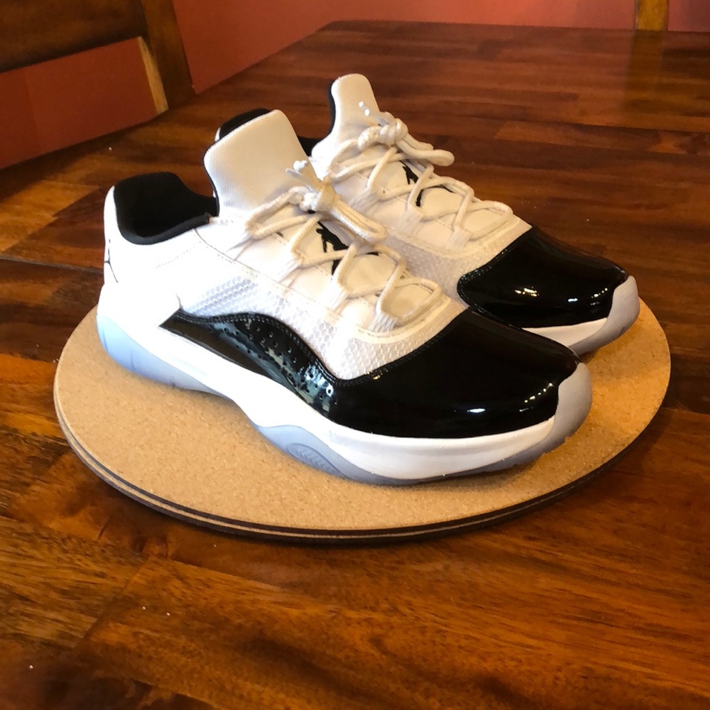 PRICE DROP!! JORDAN 11 CMFT LOW “CONCORD” #DV2207-100 | Size: 11.5 M